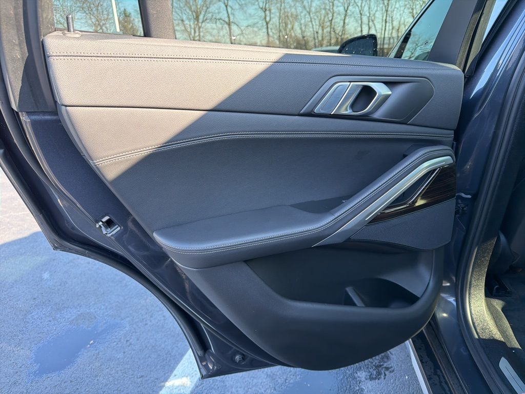 Thumbnail: 2021 BMW X6 - 21