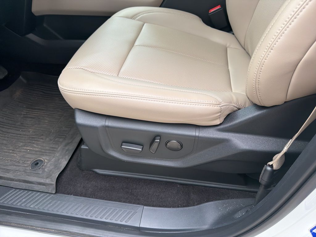 2023 Ford Expedition Max XLT White at River Oaks CDJR