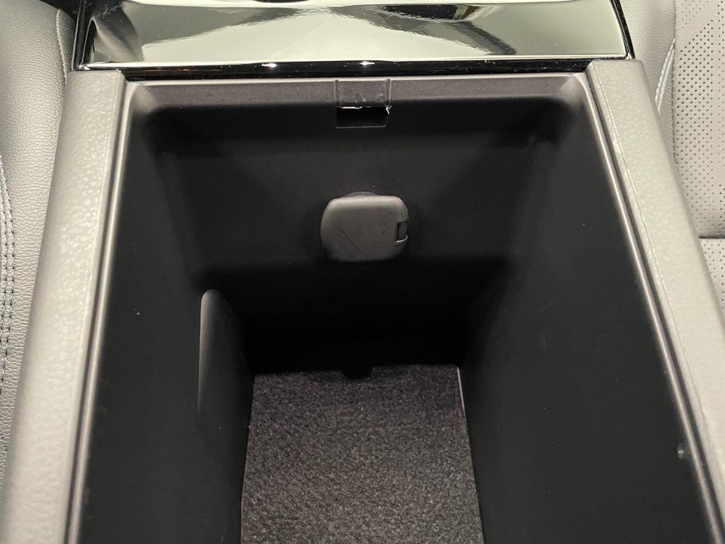 Thumbnail: 2025 Toyota Camry - 31