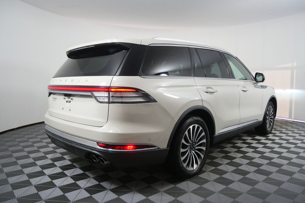 Thumbnail: 2020 Lincoln Aviator - 3