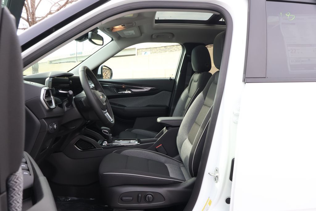 Thumbnail: 2026 Chevrolet TrailBlazer - 14