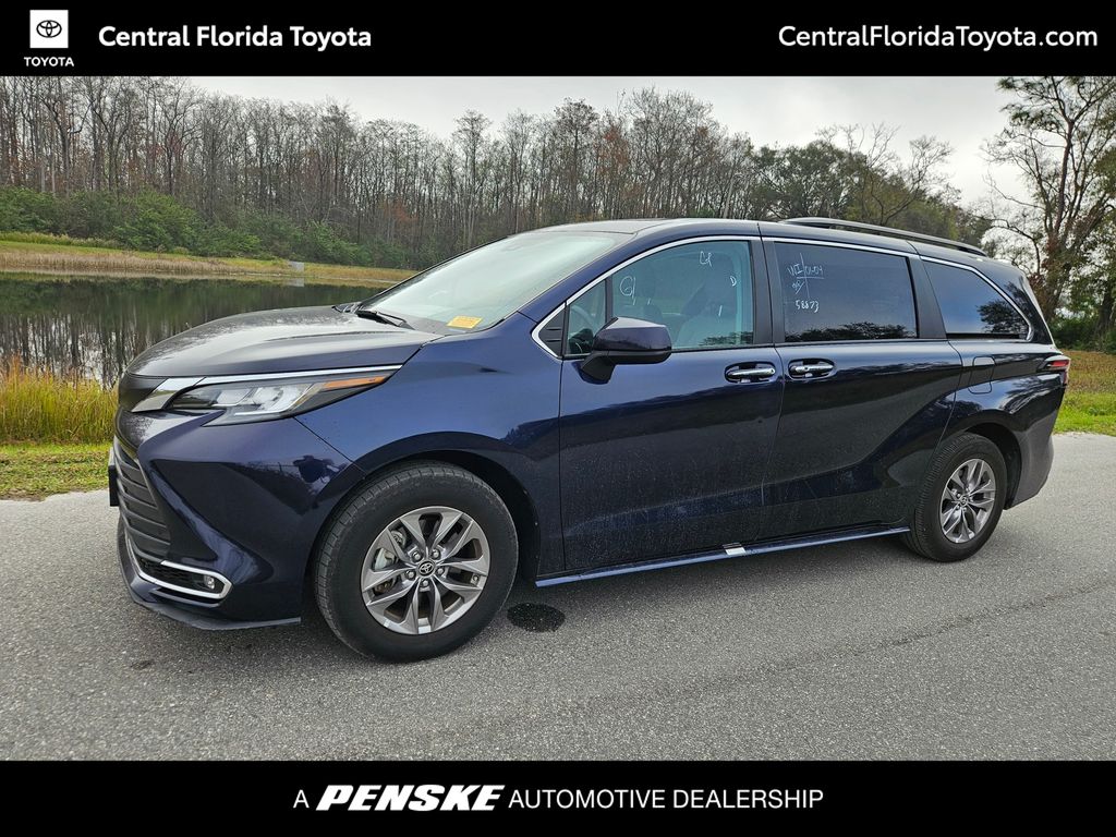 2023 Toyota Sienna XLE -
                Orlando, FL