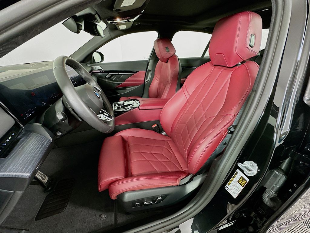 Thumbnail: 2025 BMW 5 Series - 21