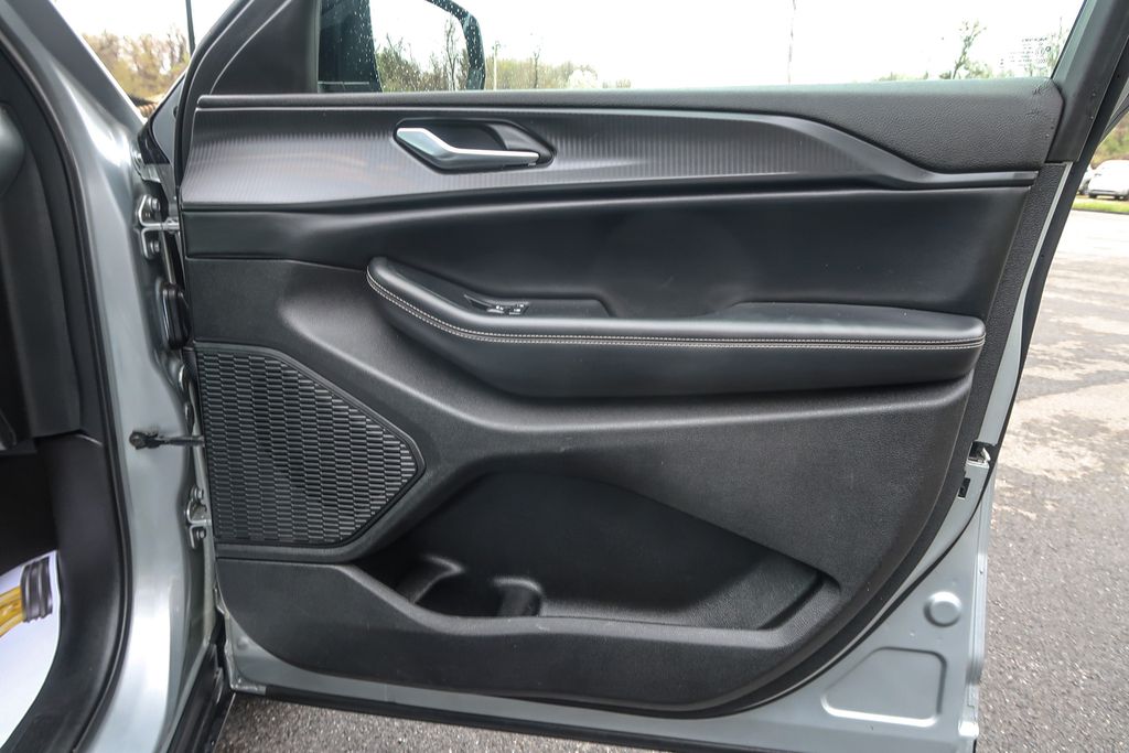 2023 Jeep Grand Cherokee L Altitude 4x2