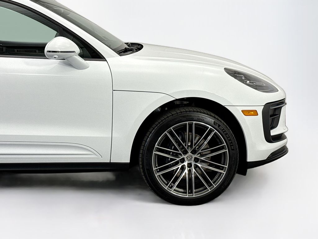 Thumbnail: 2026 Porsche Macan - 11