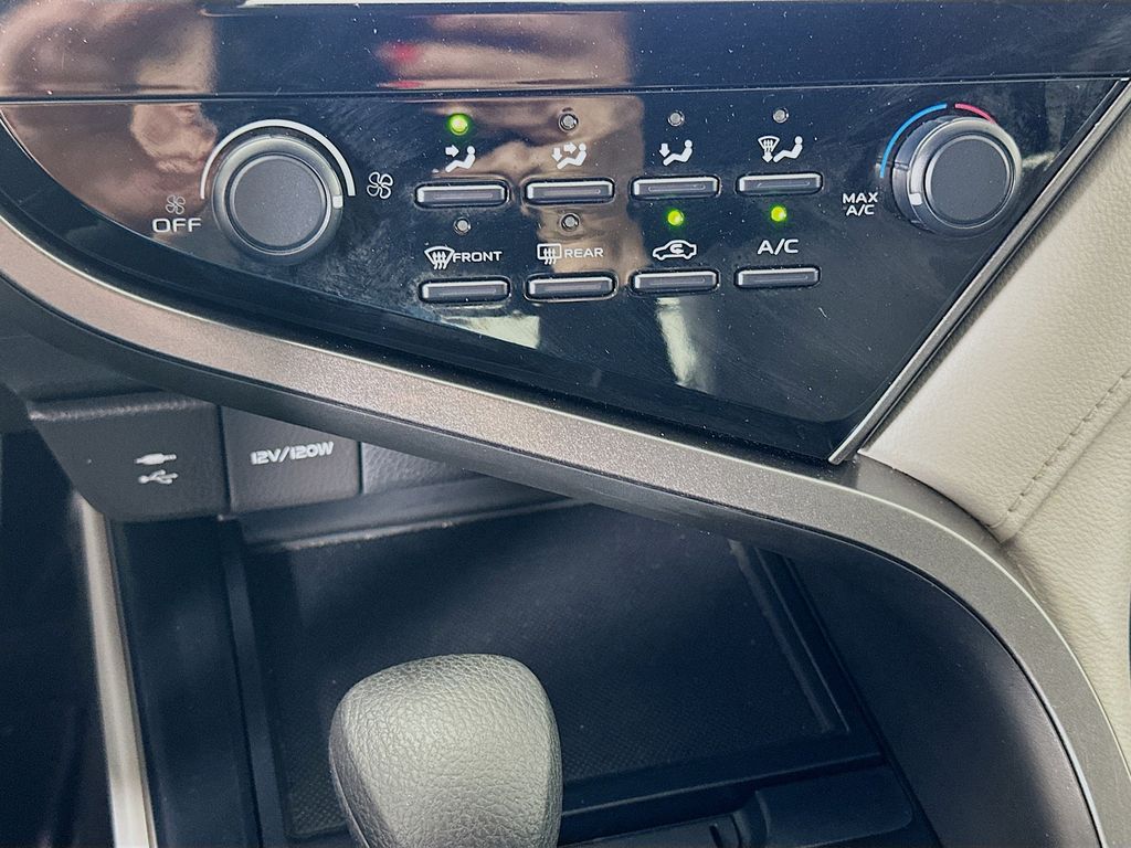 Thumbnail: 2019 Toyota Camry - 15