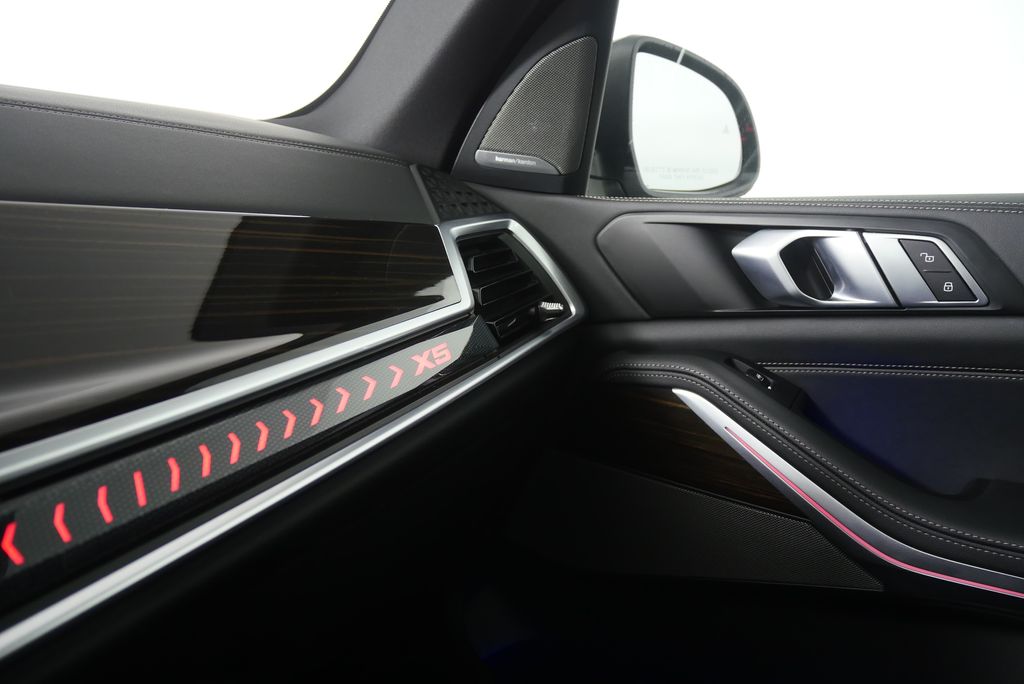 Thumbnail: 2025 BMW X5 - 31