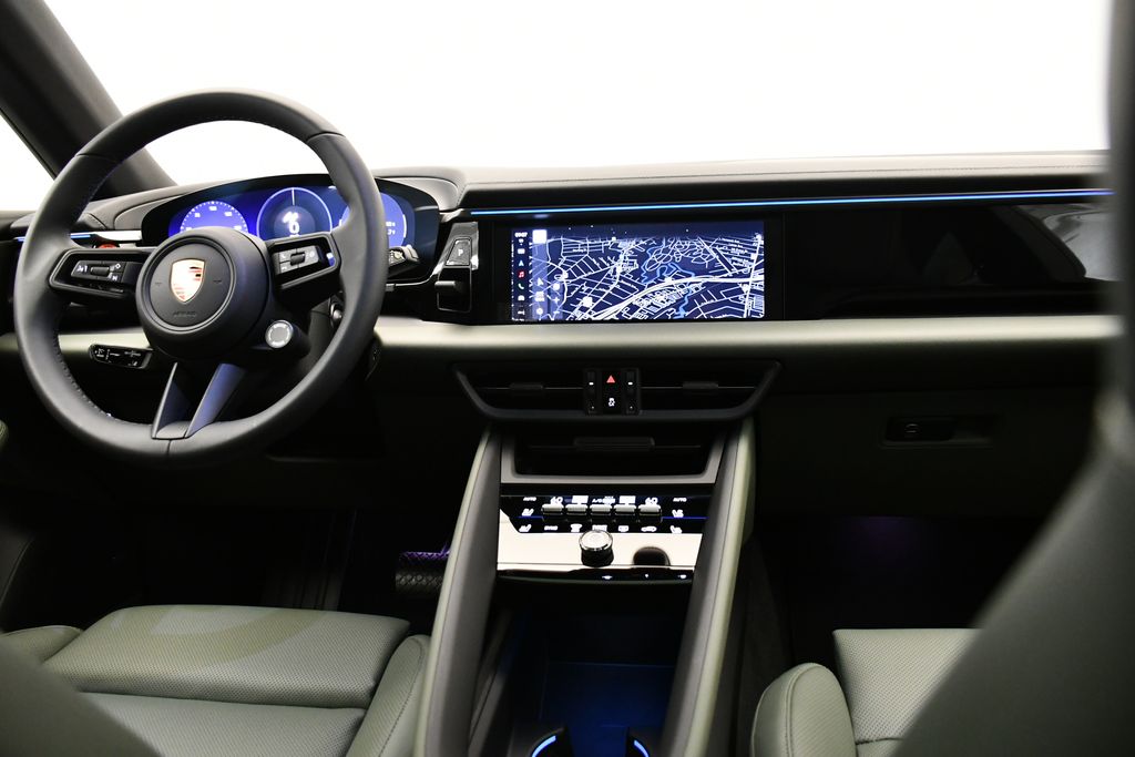 Thumbnail: 2025 Porsche Macan - 24