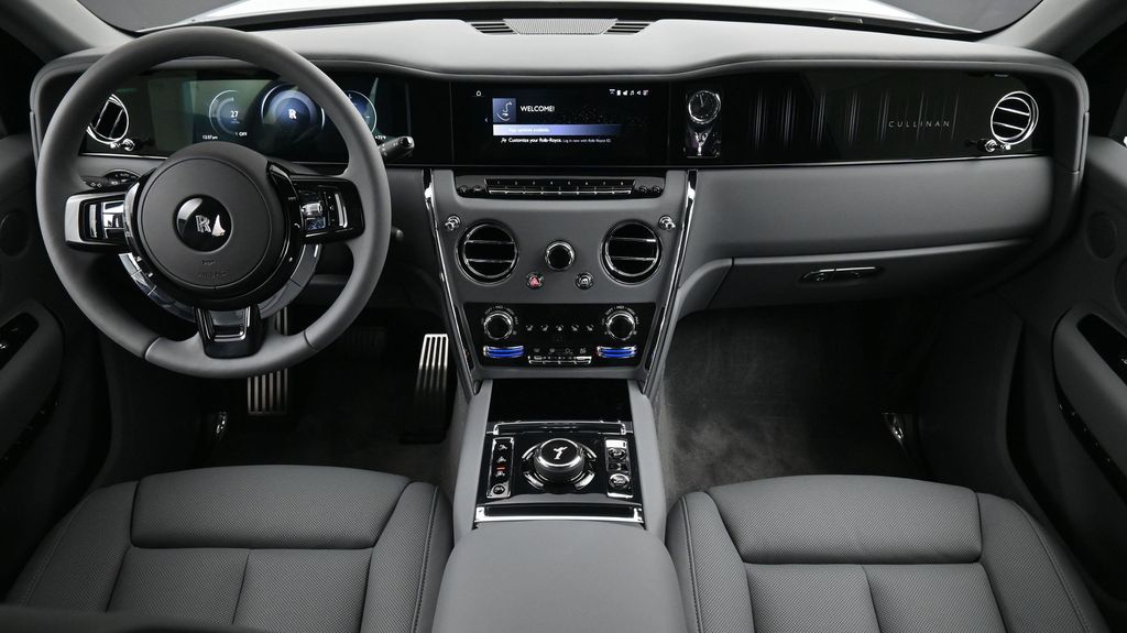 New 2027 Gray Rolls-Royce  image 4