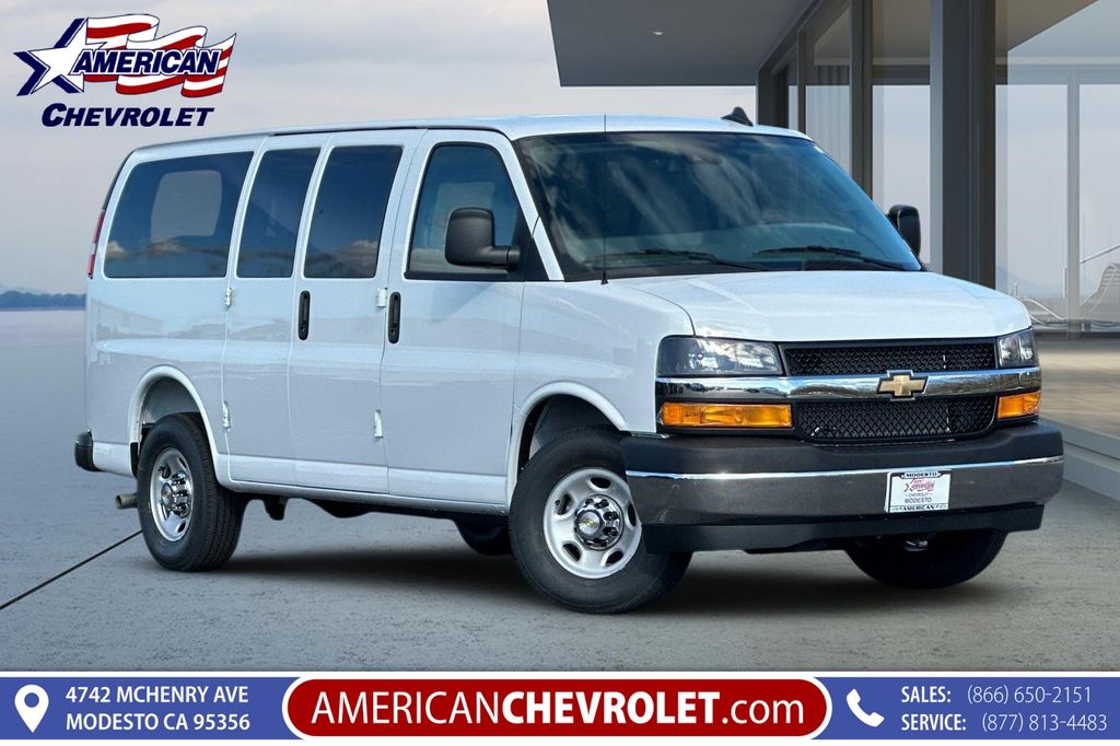 2025 Chevrolet Express 3500 LT RWD