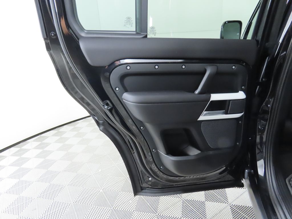 2024 Land Rover Defender 110 27