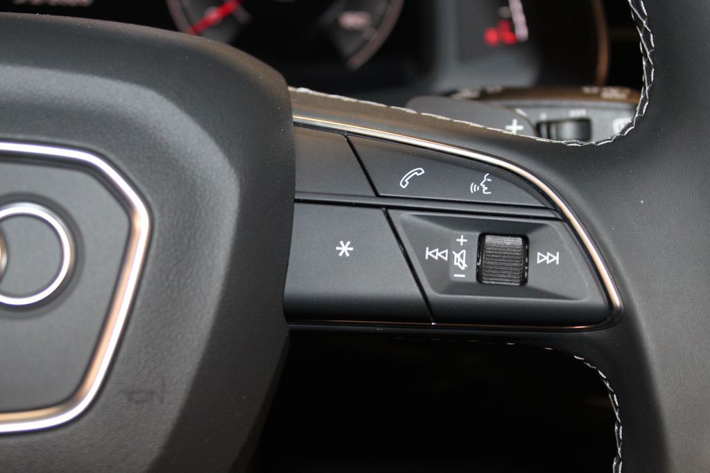 Thumbnail: 2026 Audi Q8 - 31