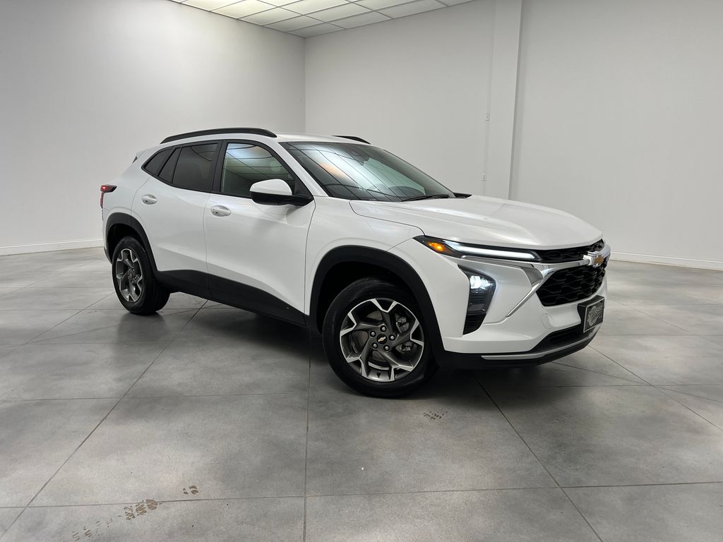 Summit White 2025 Chevrolet Trax LT FWD SUV / Crossover Front-Wheel Drive 6-Speed Automatic