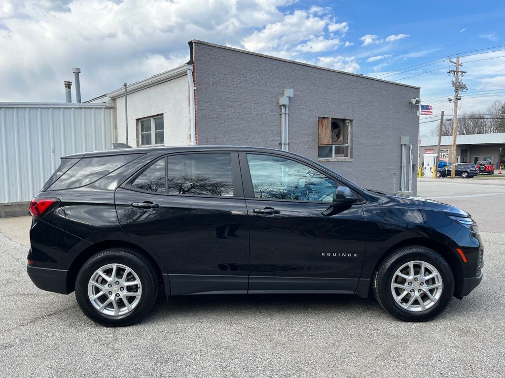 View vehicle photo 4