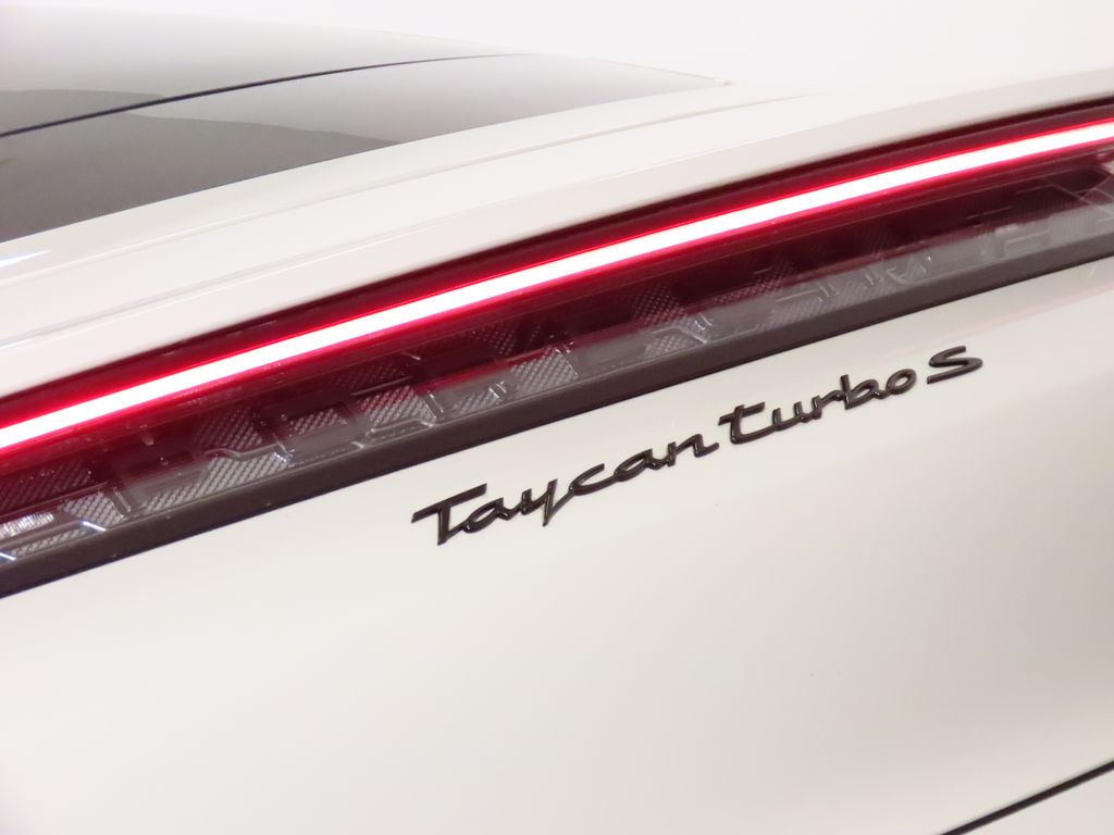 Thumbnail: 2021 Porsche Taycan - 12