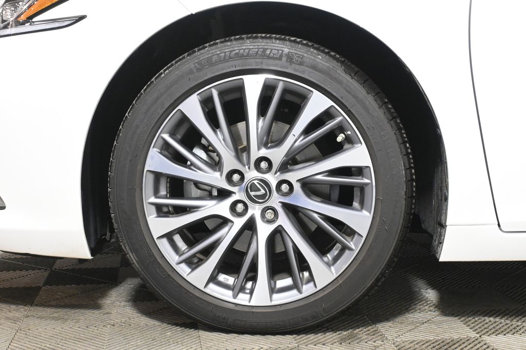 Thumbnail: 2021 Lexus ES - 12