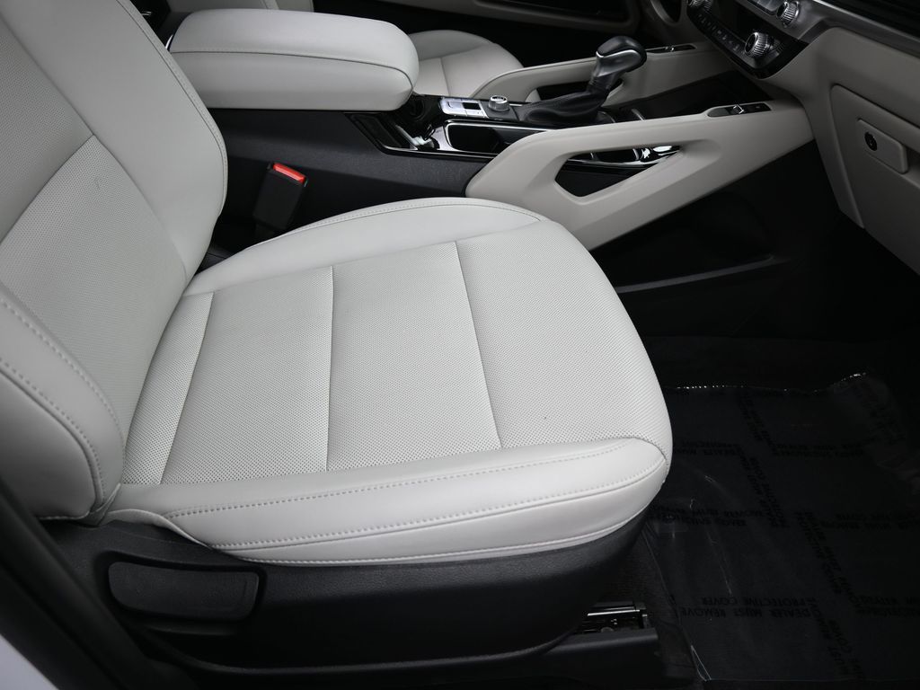 Used 2024 Glacial White Pearl Kia S image 44