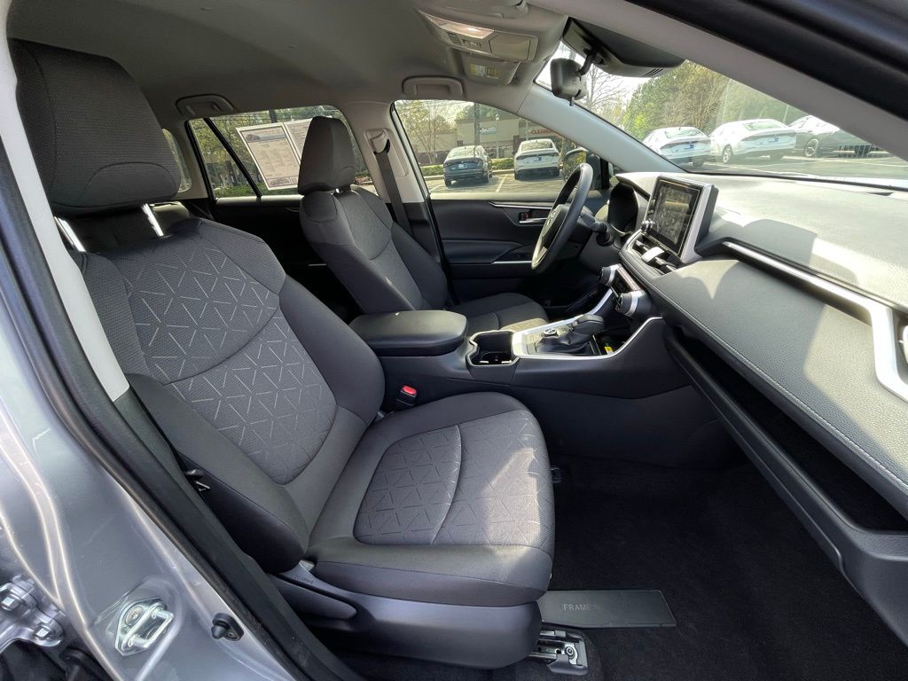 Thumbnail: 2025 Toyota RAV4 - 32