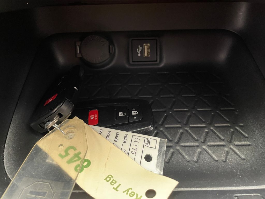 Thumbnail: 2025 Toyota RAV4 - 28