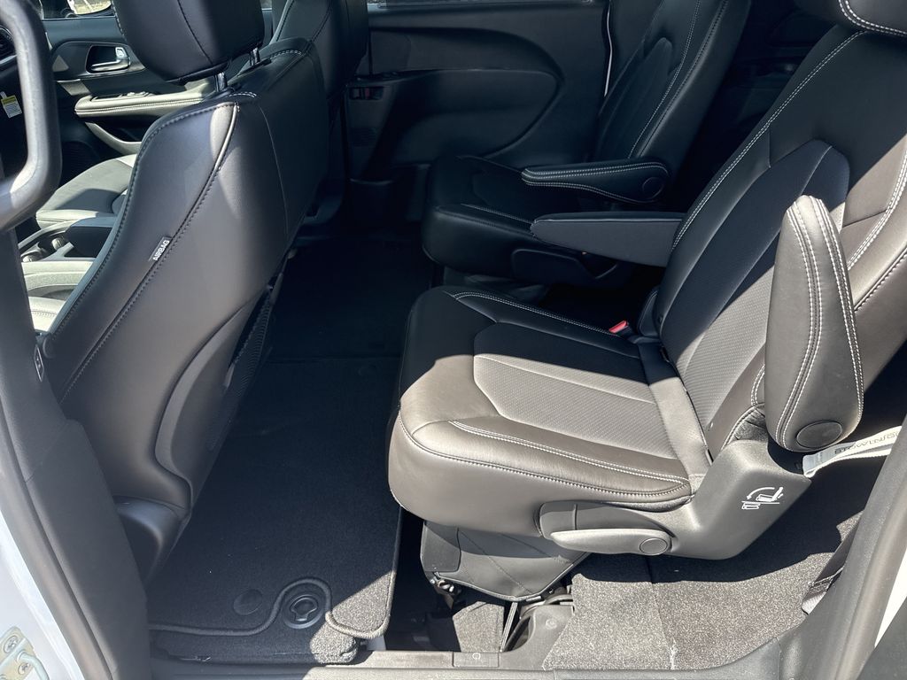 2026 Chrysler Pacifica Select White at River Oaks CDJR