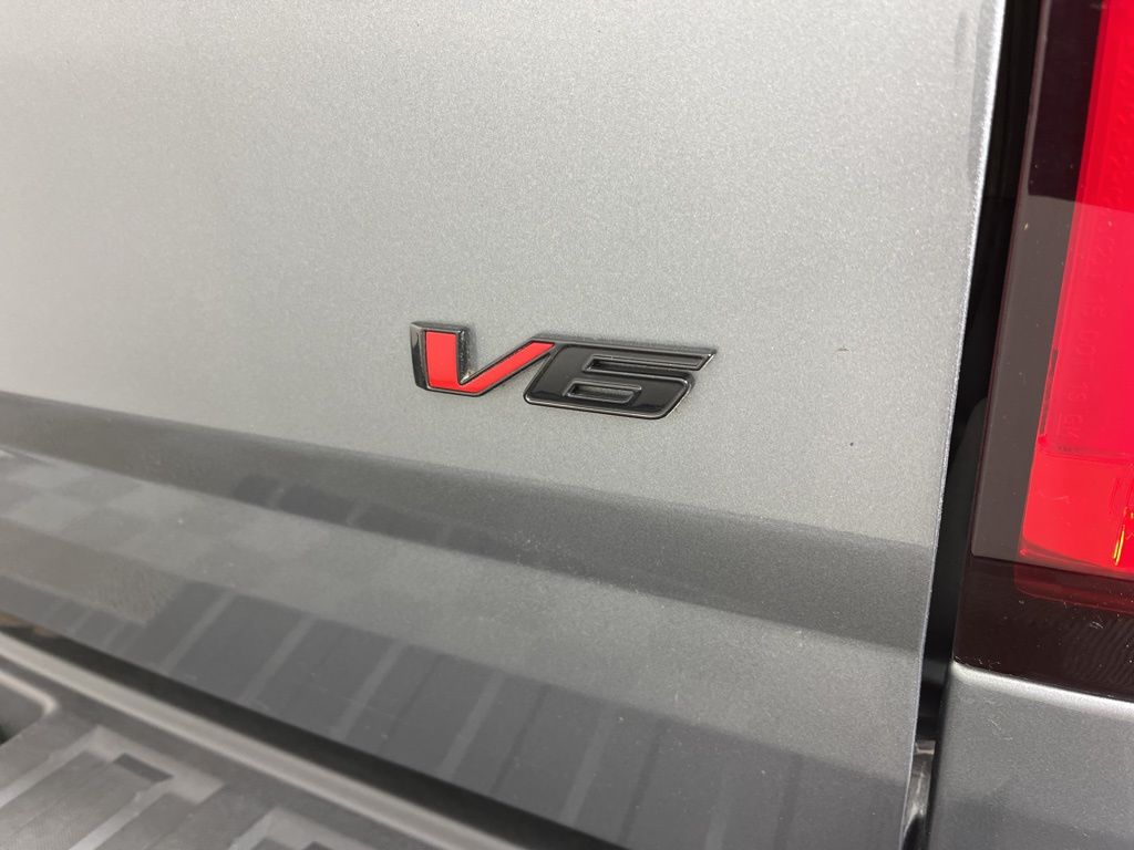 2022 Chevrolet Colorado LT 11