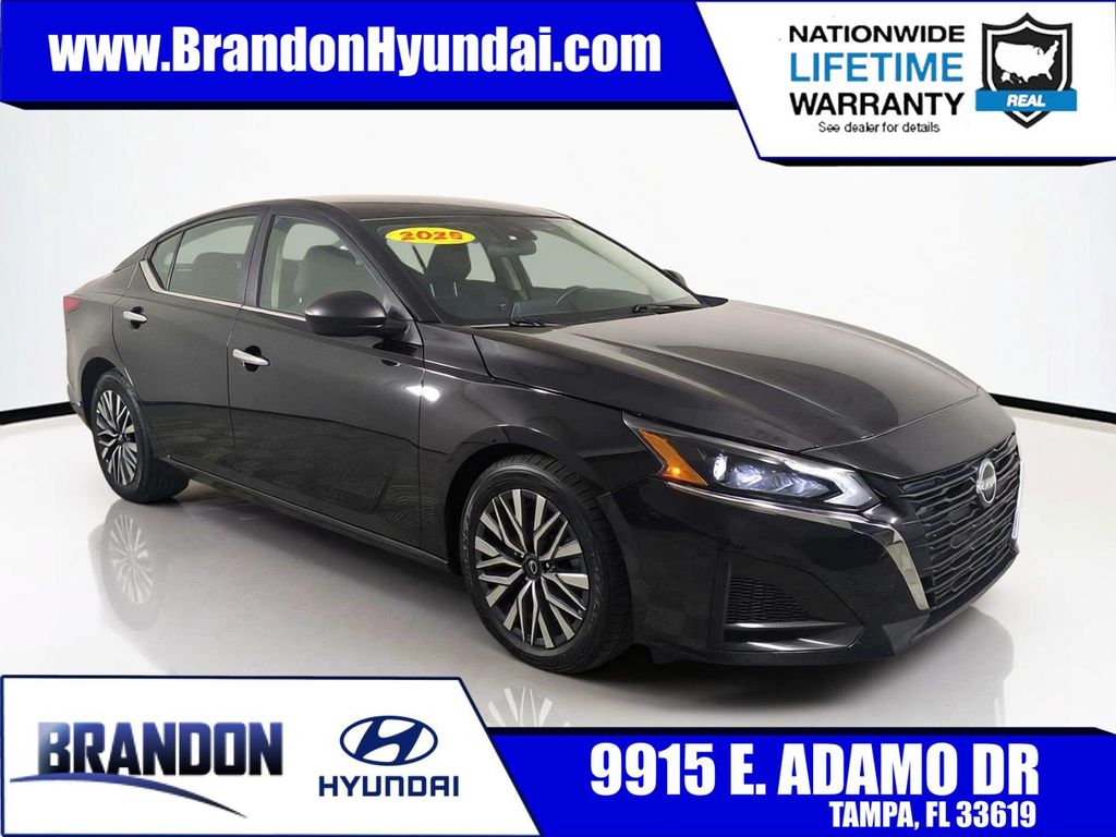 Super Black 2025 Nissan Altima Sedan Front-Wheel Drive Continuously Variable Transmission