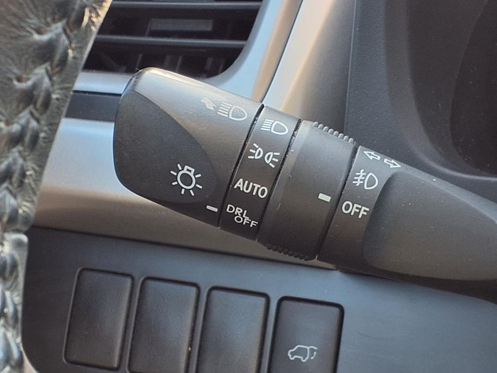 2014 Toyota Highlander XLE V6 Gray at Texan Dodge Chrysler Jeep Ram