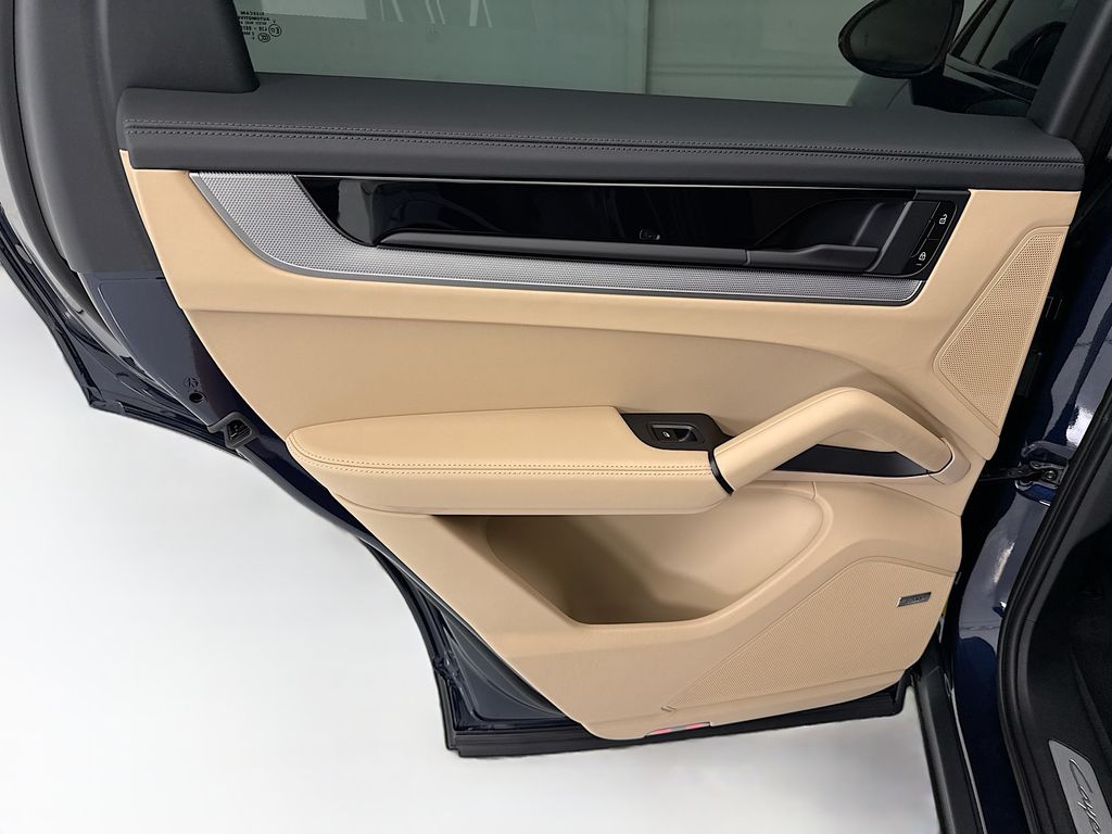 Thumbnail: 2026 Porsche Cayenne - 26