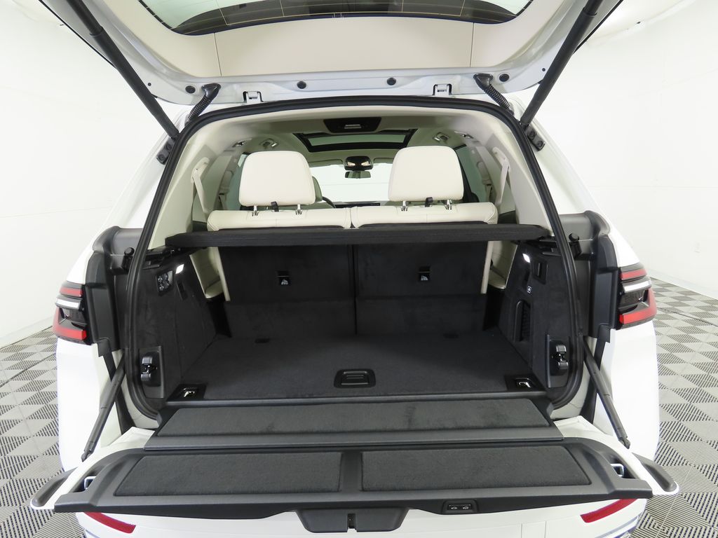 Thumbnail: 2026 BMW X7 - 30