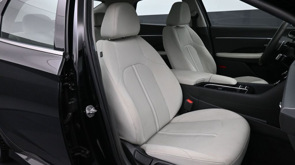 Certified Used 2024 Black Hyundai SEL image 17
