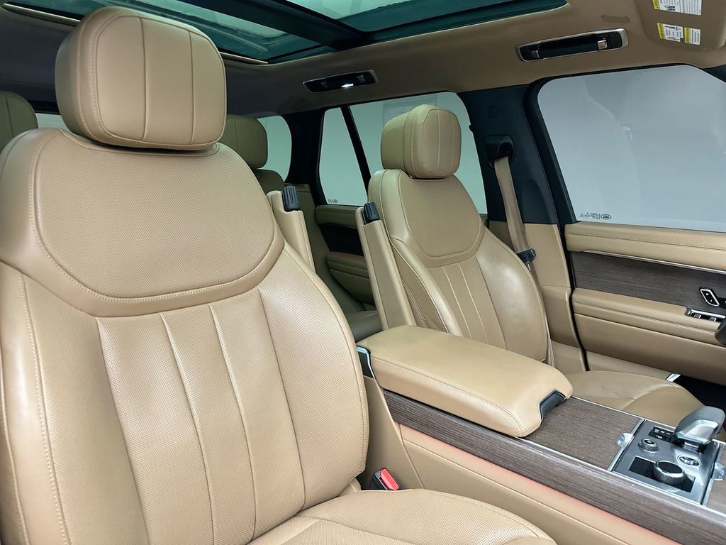 Thumbnail: 2023 Land Rover Range Rover - 6