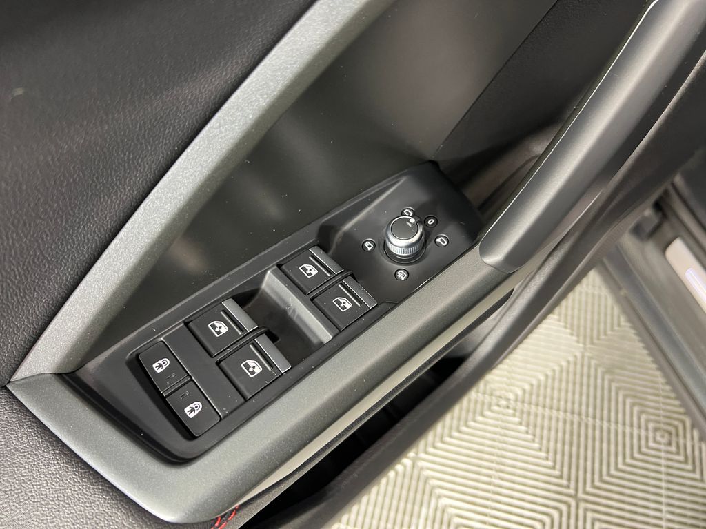 Thumbnail: 2025 Audi Q3 - 32