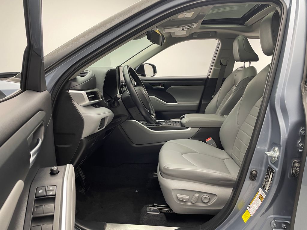 Thumbnail: 2021 Toyota Highlander - 12