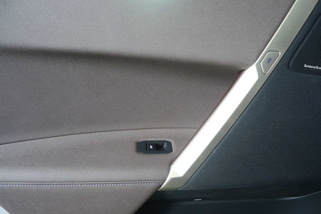 Thumbnail: 2025 BMW iX - 14