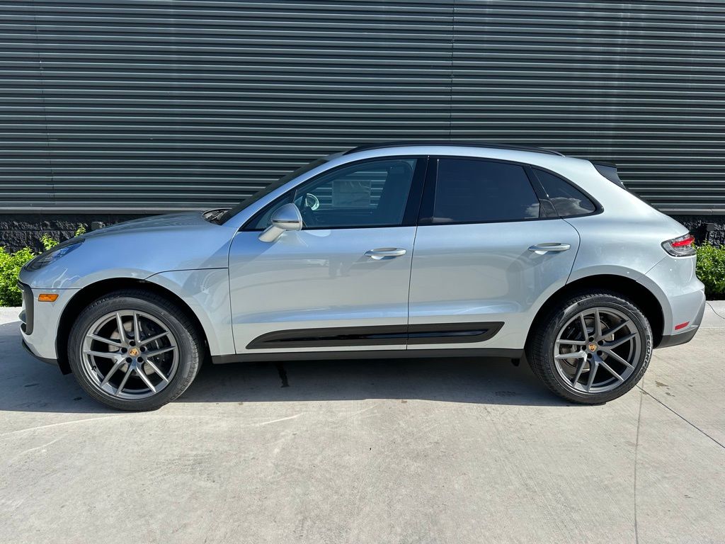 Thumbnail: 2025 Porsche Macan - 2