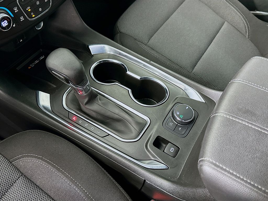 Thumbnail: 2023 Chevrolet Traverse - 16