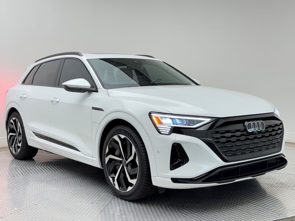 Thumbnail: 2024 Audi Q8 e-tron - 2