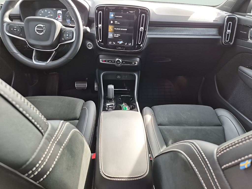 Used Car 2022 Volvo Xc40  R-design For Sale Under $25,000 In Austin, Texas