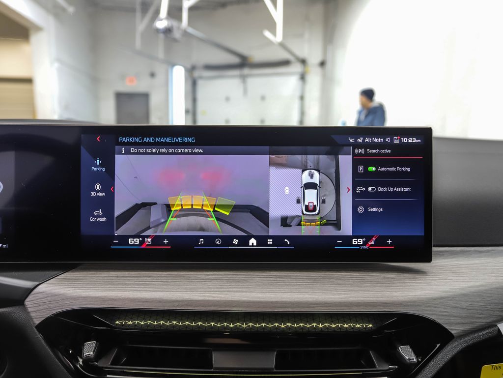 Thumbnail: 2025 BMW i4 - 18