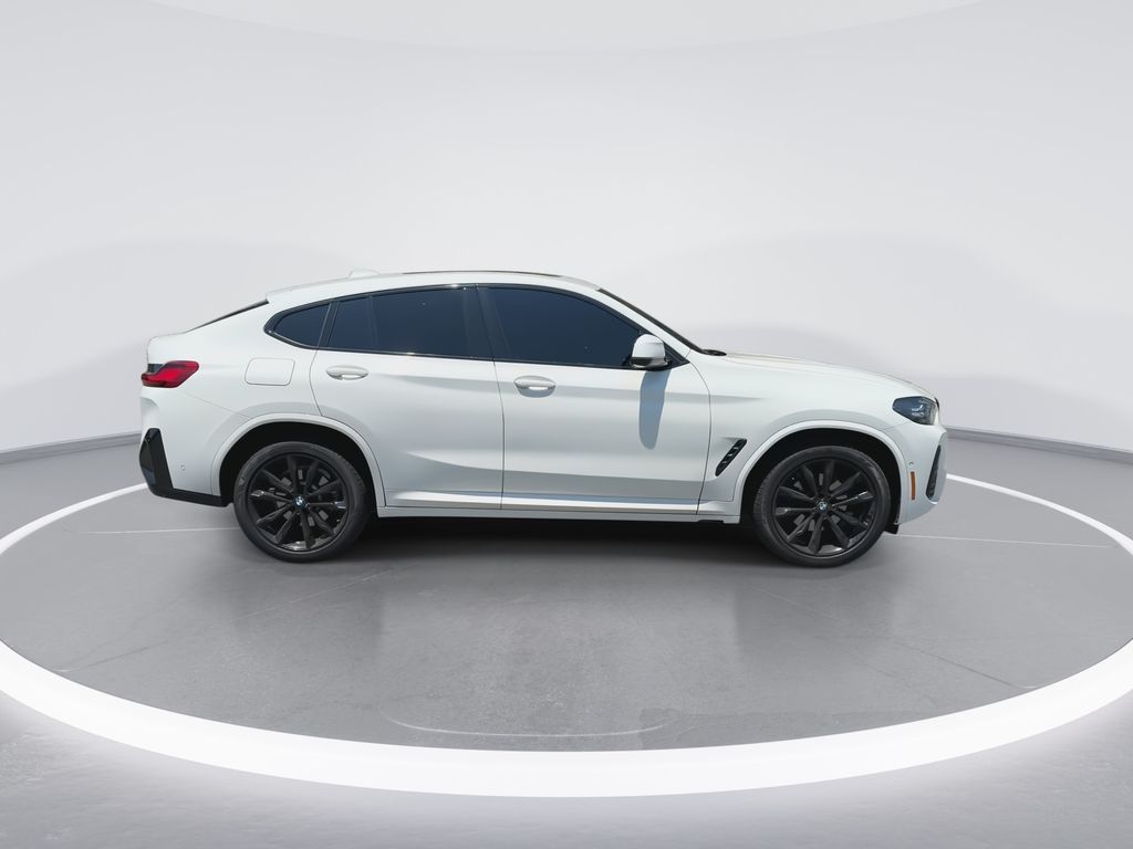 Thumbnail: 2025 BMW X4 - 9