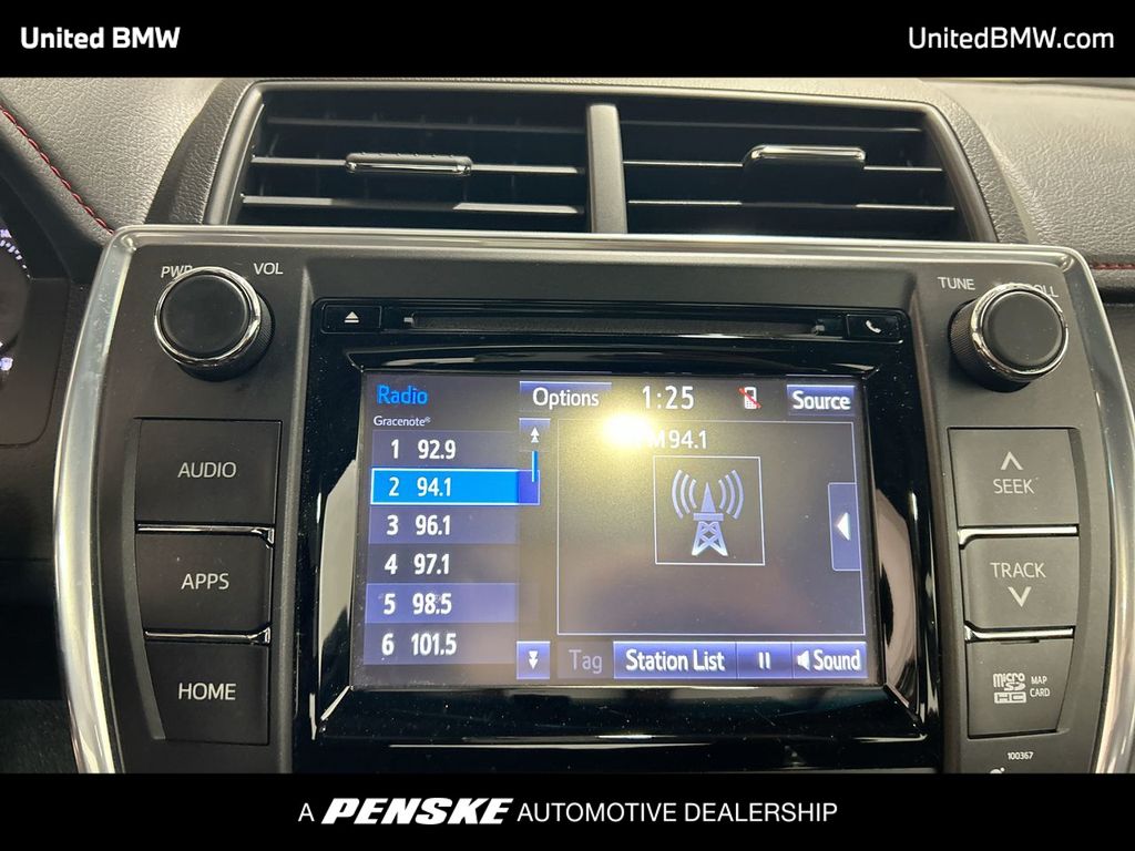 2015 Toyota Camry SE 16
