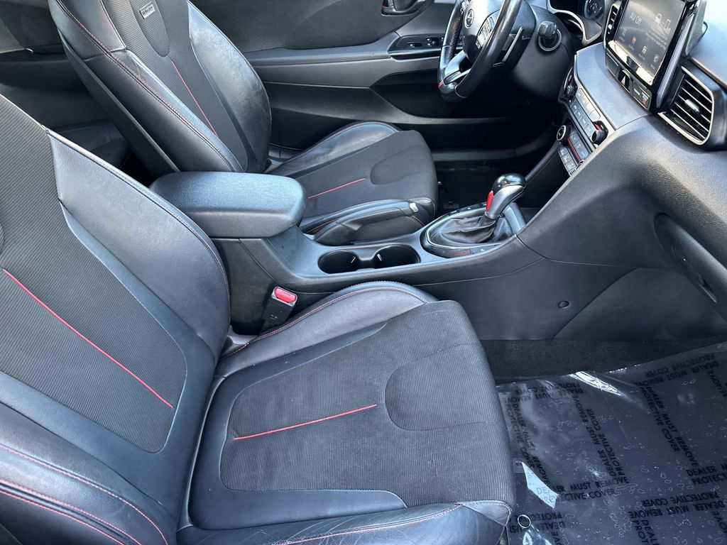 Thumbnail: 2020 Hyundai Veloster - 21