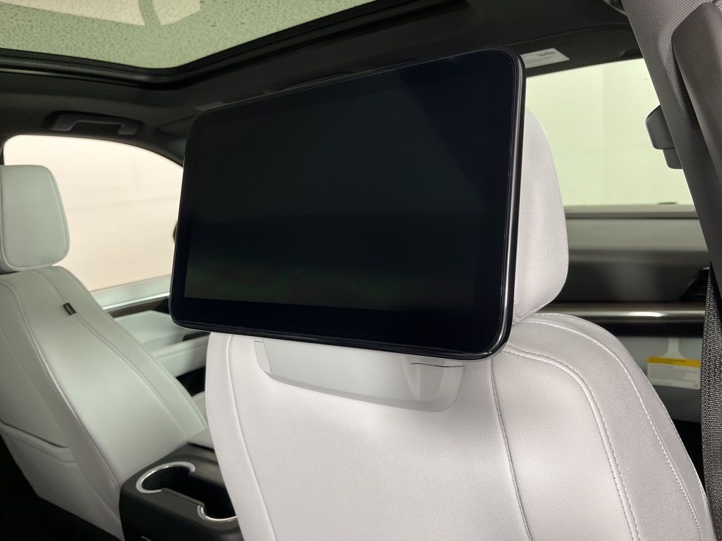 2025 Chevrolet Suburban Premier 8