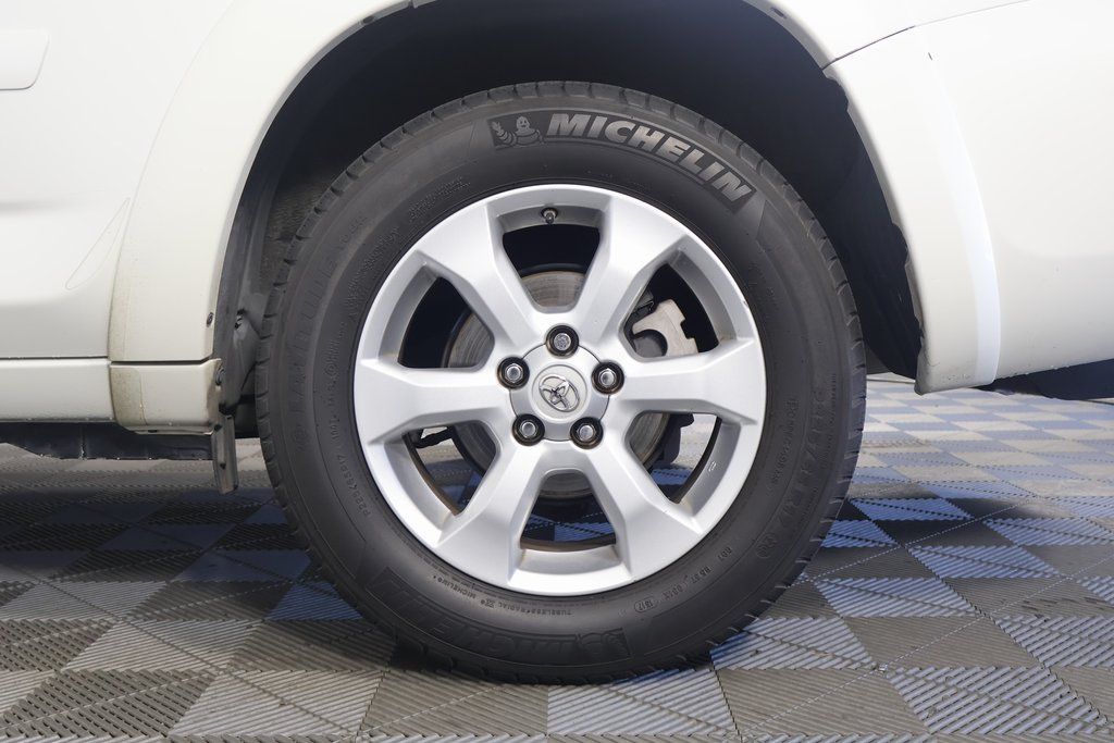 2009 Toyota RAV4 Limited 16