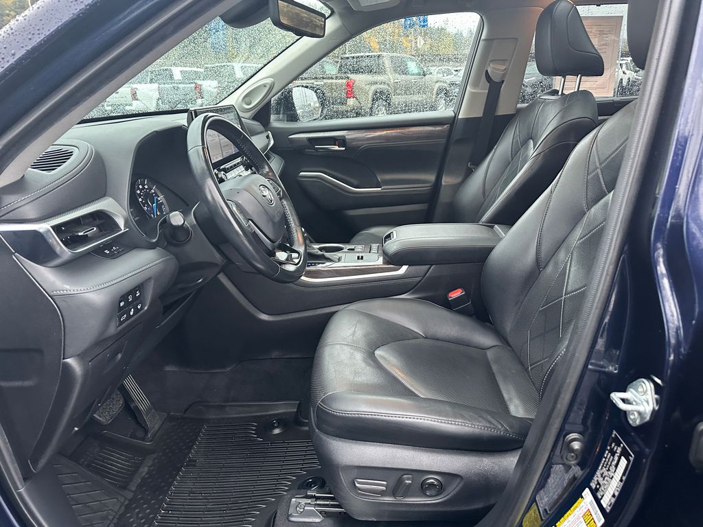 2021 Toyota Highlander Hybrid Platinum