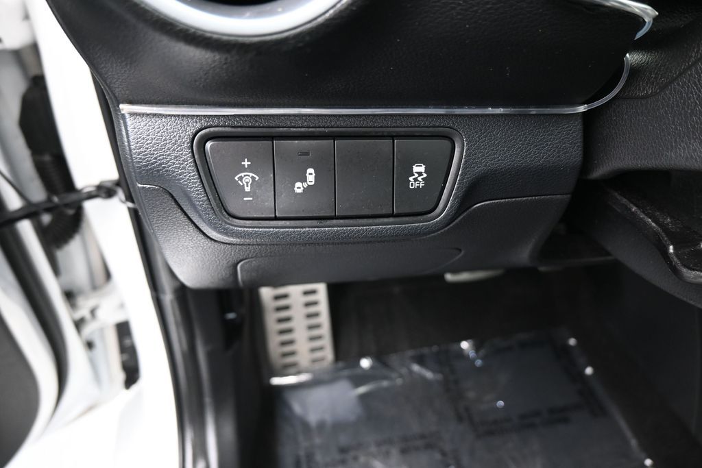 Used 2024 Snow White Pearl Kia GT-Line image 13