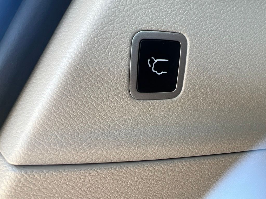 Used 2023 Chrysler Pacifica Van