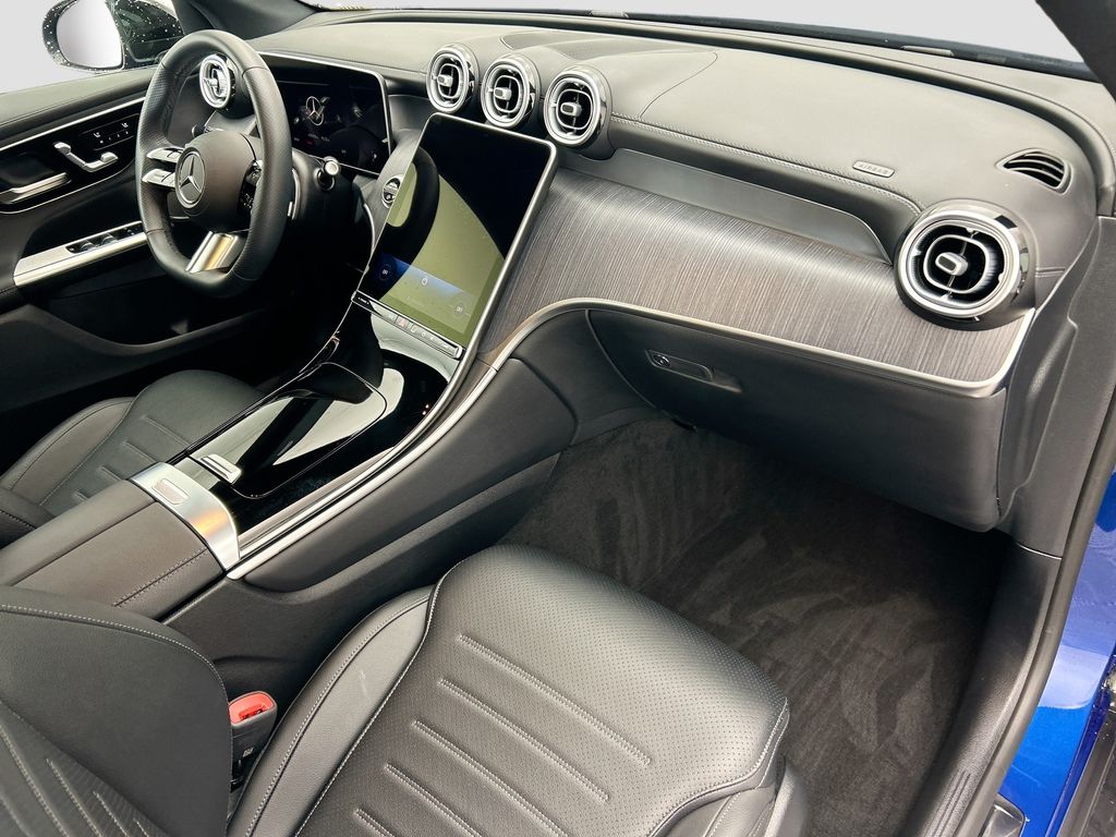 Thumbnail: 2025 Mercedes-Benz GLC - 16