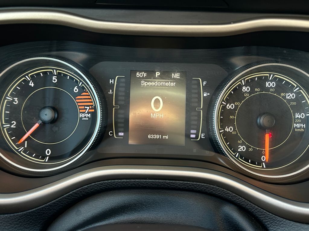 Thumbnail: 2016 Jeep Cherokee - 20