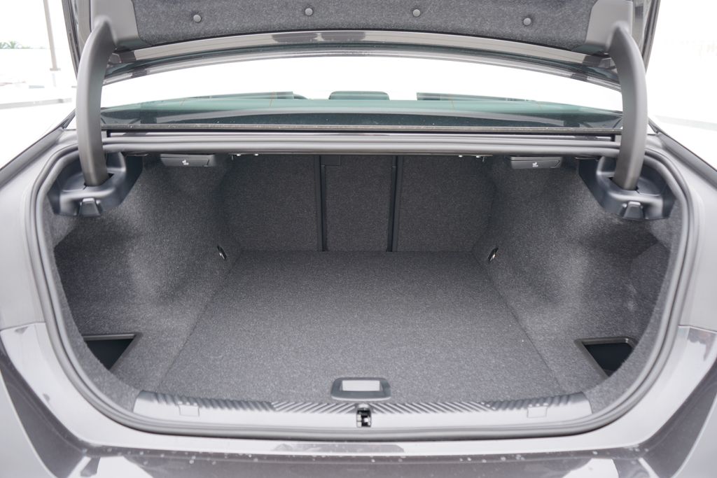 Thumbnail: 2026 BMW i5 - 21